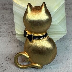 LIA Matte Gold Tone Black Enamel Cat Brooch Pin, Signed